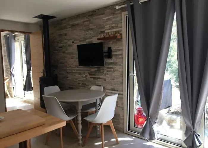 Petite Maison En Pierre *