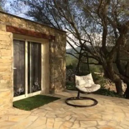 בית נופש Petite Maison En Pierre La Myrte סן פלורן
